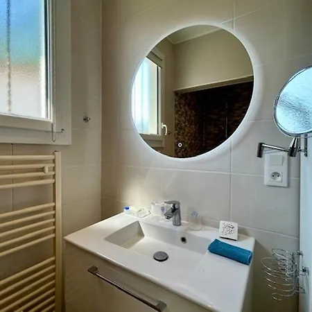 Charmante A Royan/pontaillac Proche Et Commerces Avec Parking Prive - Fr-1-494-147 *