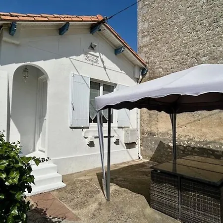 1926 A Royan/pontaillac, Proche Et Commerces, 3 Ch, Parking Prive, Cuisine Equipee. - Fr-1-494-147