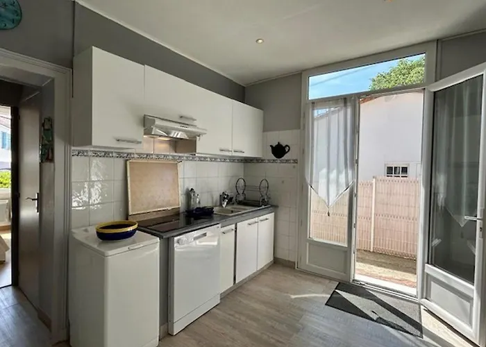 Charmante A Royan/pontaillac Proche Et Commerces Avec Parking Prive - Fr-1-494-147 度假居 *