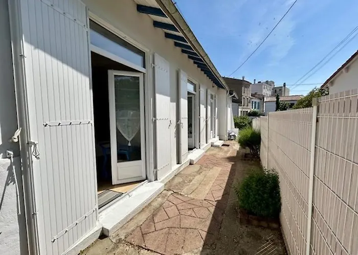 Charmante A Royan/pontaillac Proche Et Commerces Avec Parking Prive - Fr-1-494-147 度假居